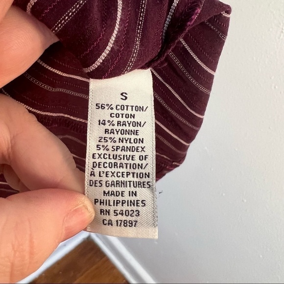 Old Navy Perfect Fit Stretch Button Down Shirt - Picture 11 of 11